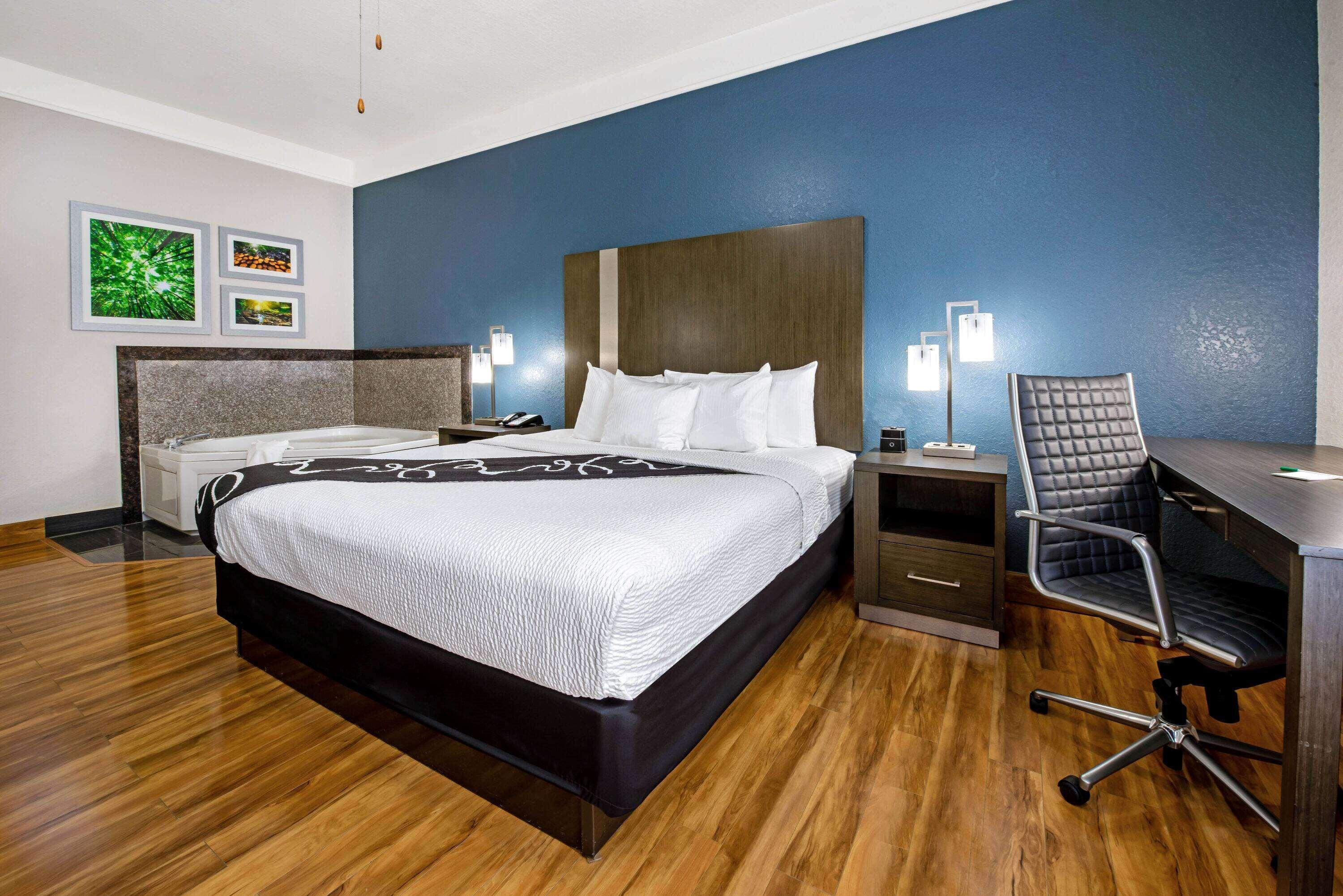 La Quinta Inn & Suite Kingwood Houston Iah Airport 53200 Exterior photo