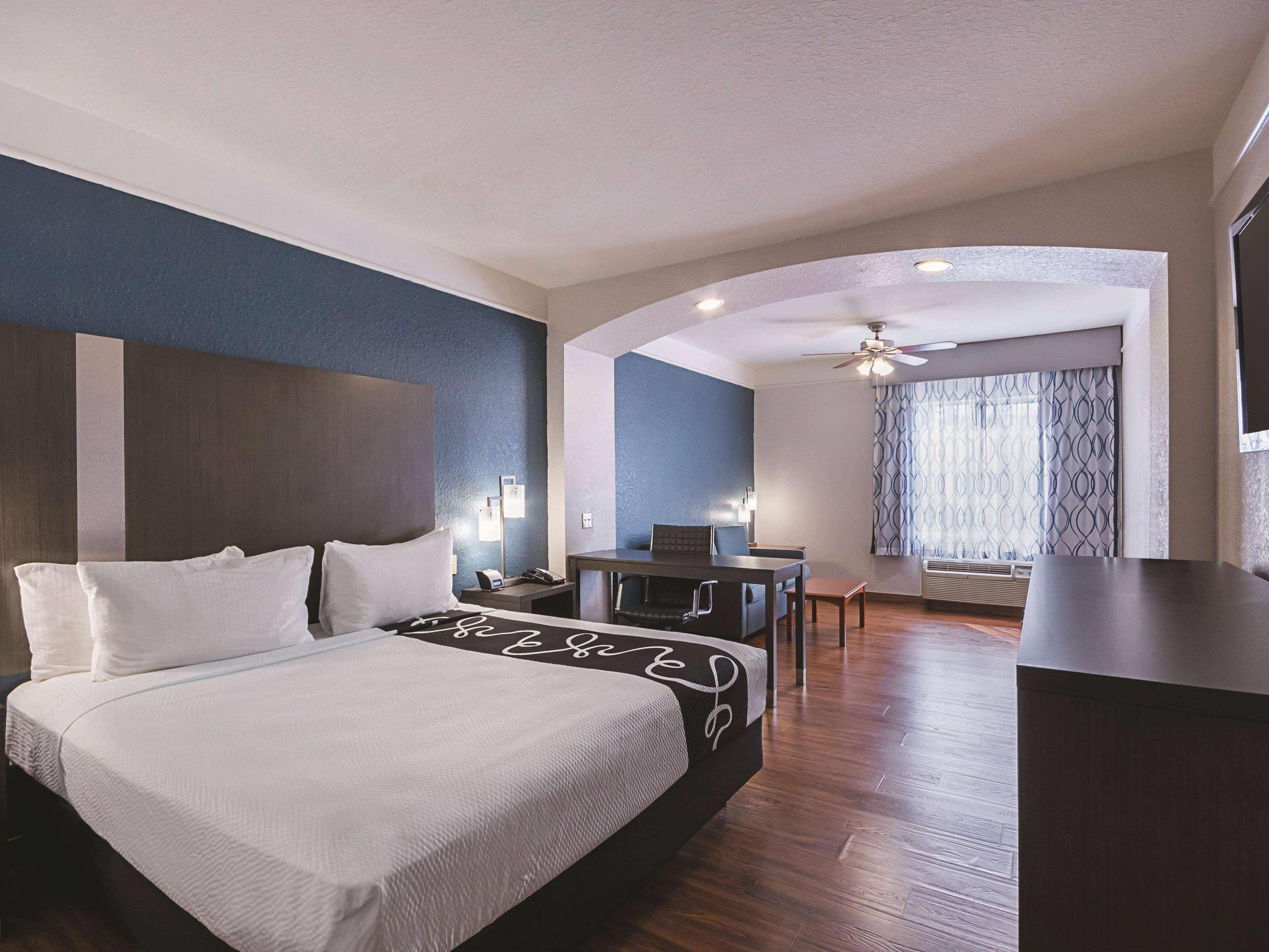 La Quinta Inn & Suite Kingwood Houston Iah Airport 53200 Exterior photo