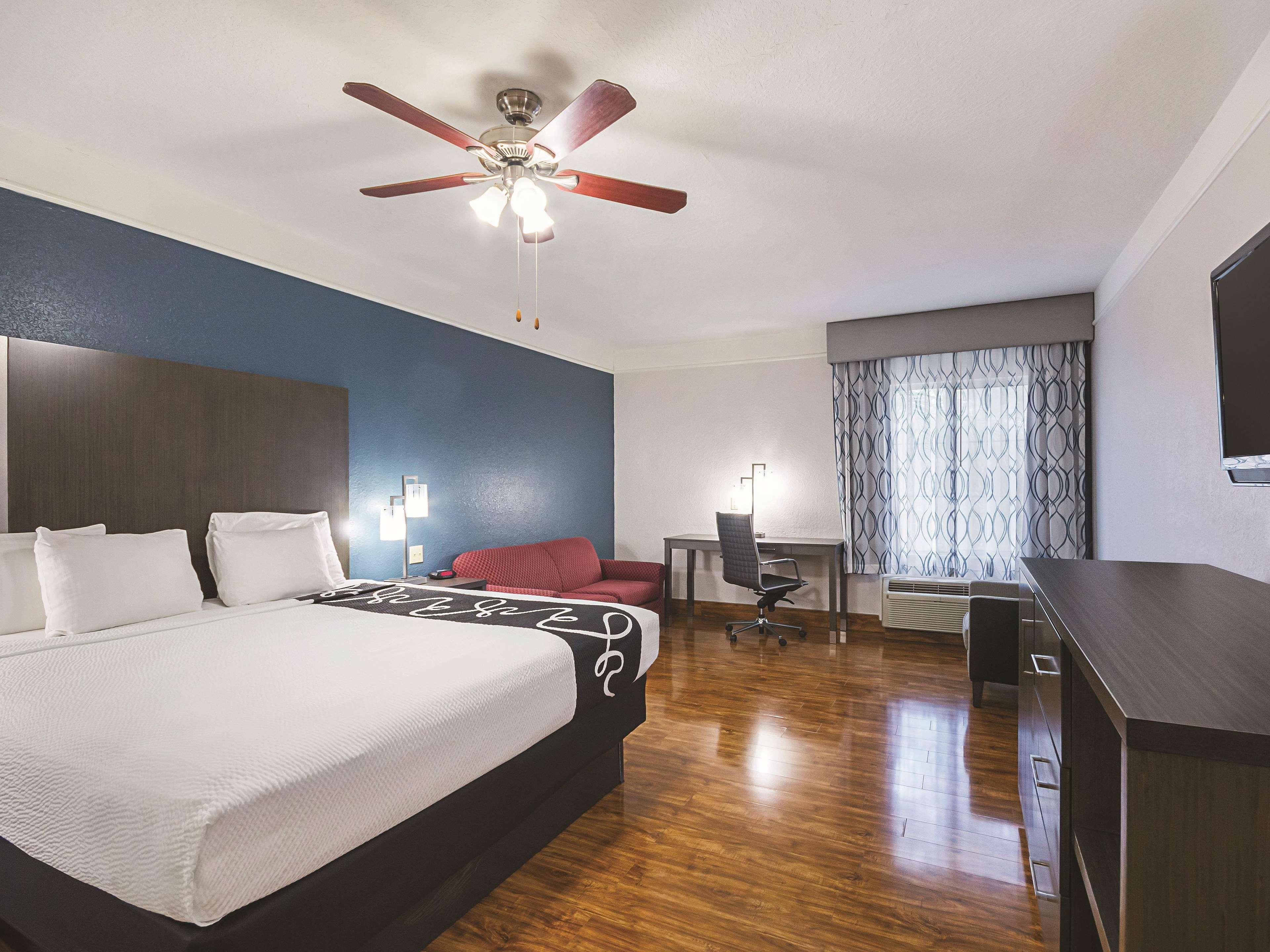 La Quinta Inn & Suite Kingwood Houston Iah Airport 53200 Exterior photo
