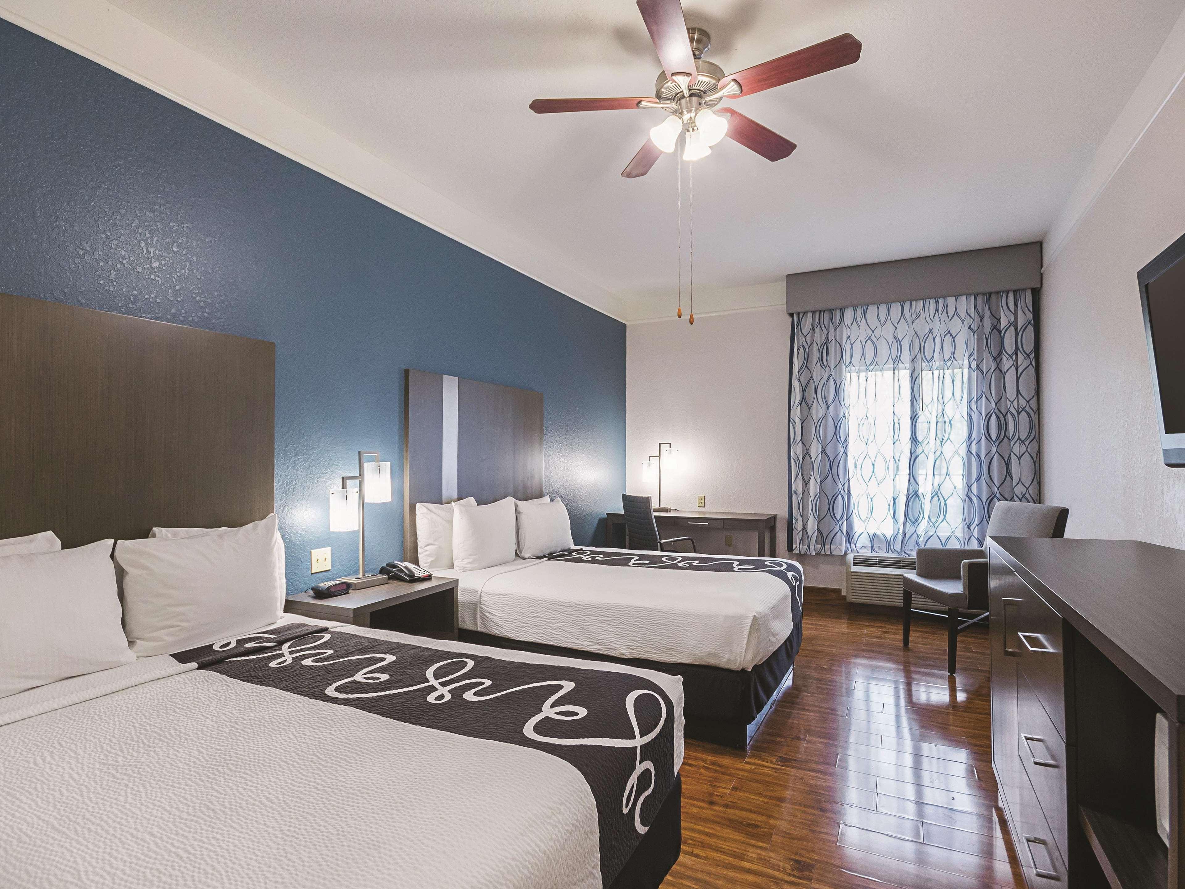 La Quinta Inn & Suite Kingwood Houston Iah Airport 53200 Exterior photo